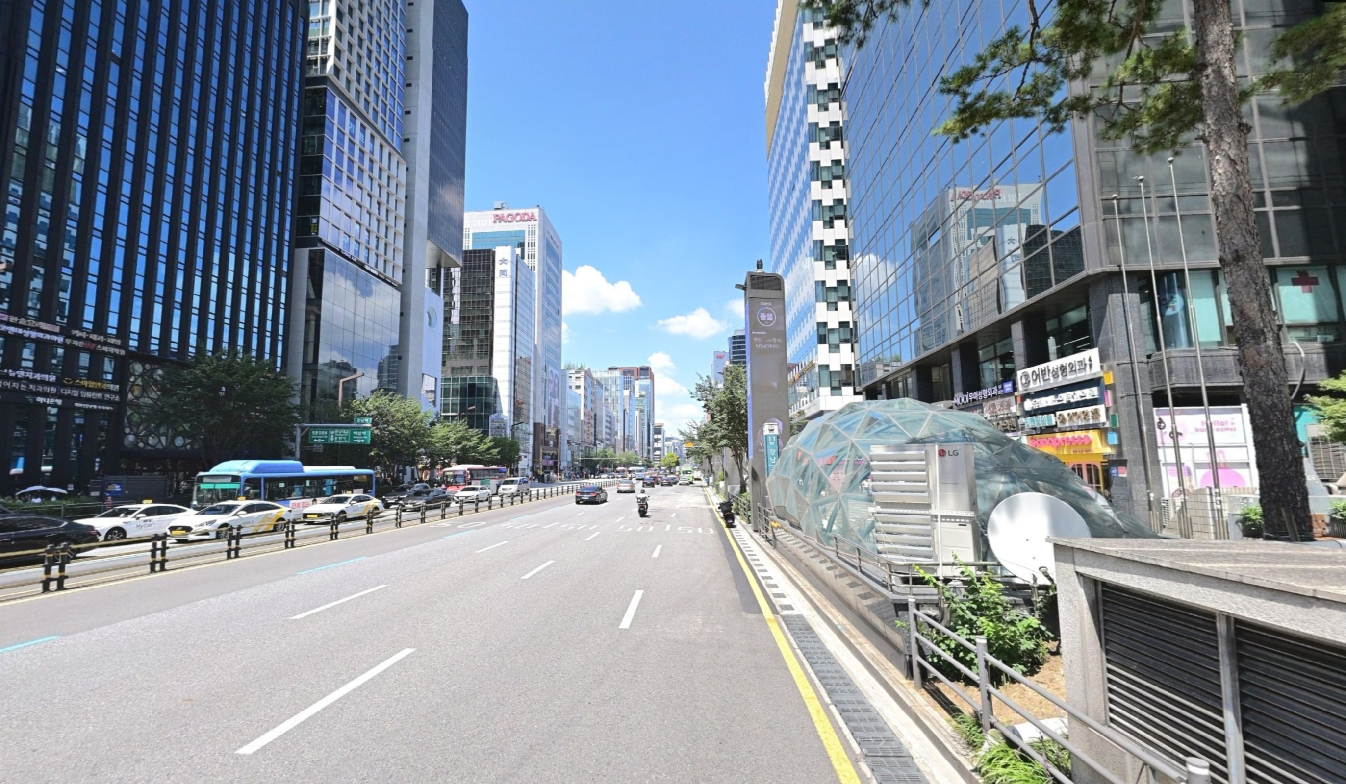 หน้าทางออก 11 สถานี Gangnam