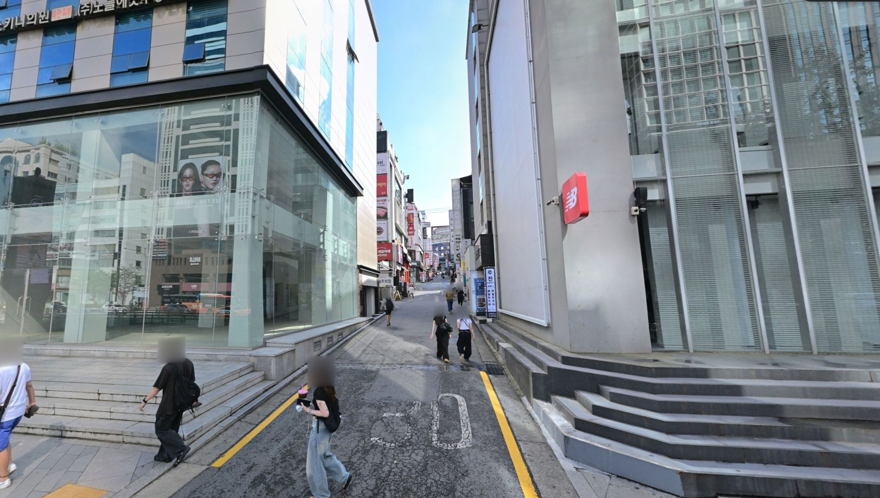 มุมมองเมื่อเข้าซอย (ทางขึ้นเนิน)