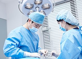 スケッチ美容外科 安心システム 手術実名制 - 分野別専門医療スタッフがカウンセリングから手術後の経過まで代理手術なしで責任を持って執刀